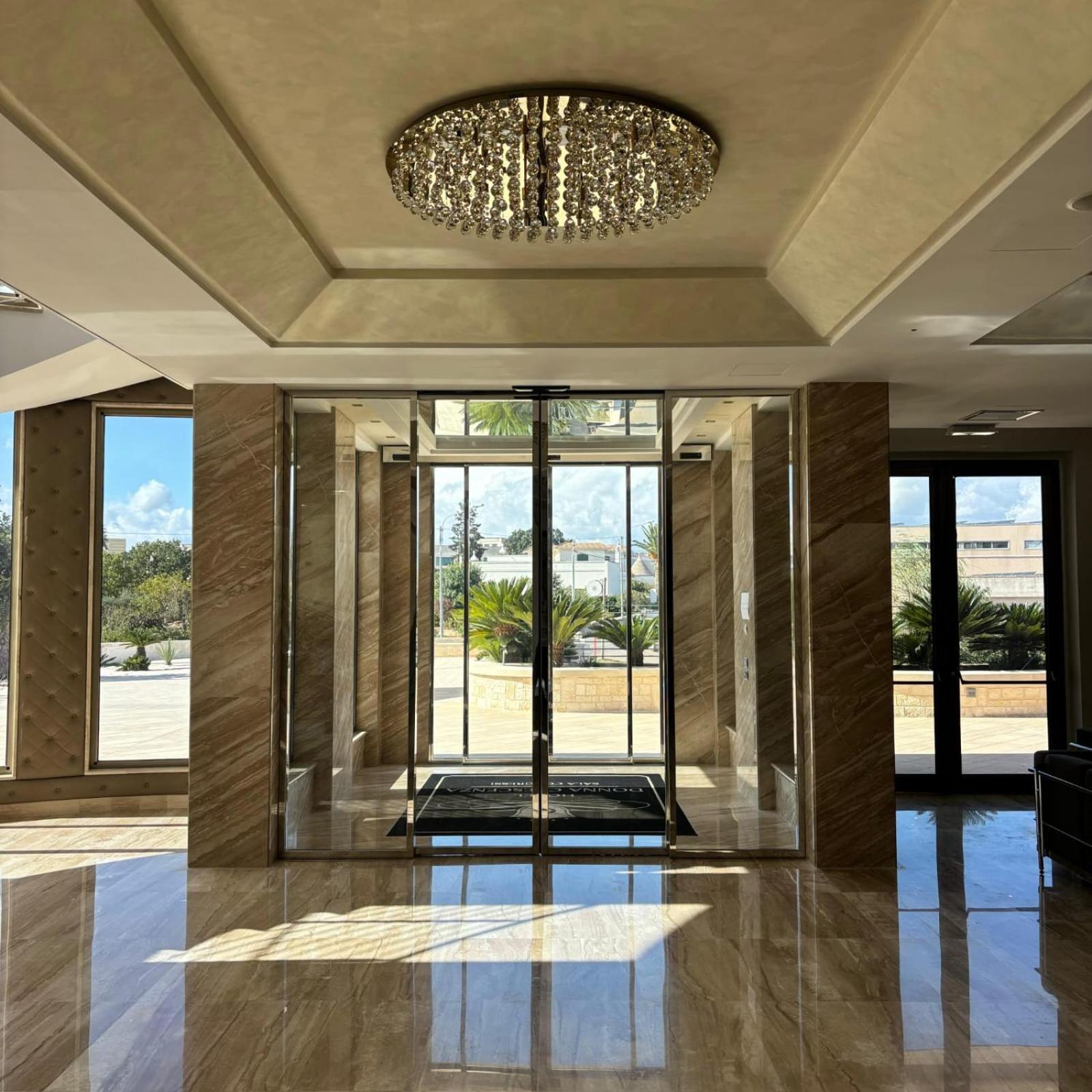 Hotel Donna Crescenza โลโกโรตอนโด ภายนอก รูปภาพ