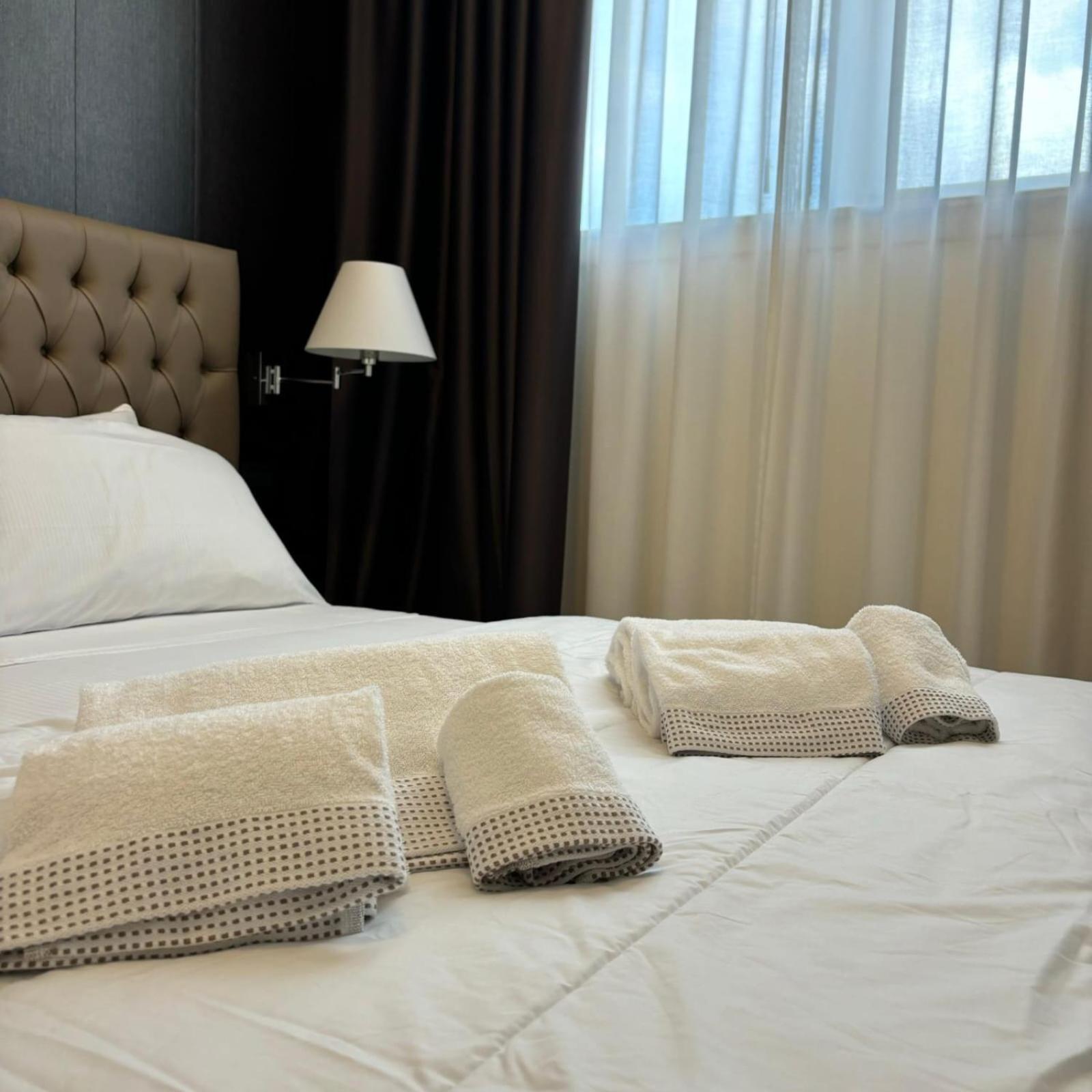 Hotel Donna Crescenza โลโกโรตอนโด ภายนอก รูปภาพ