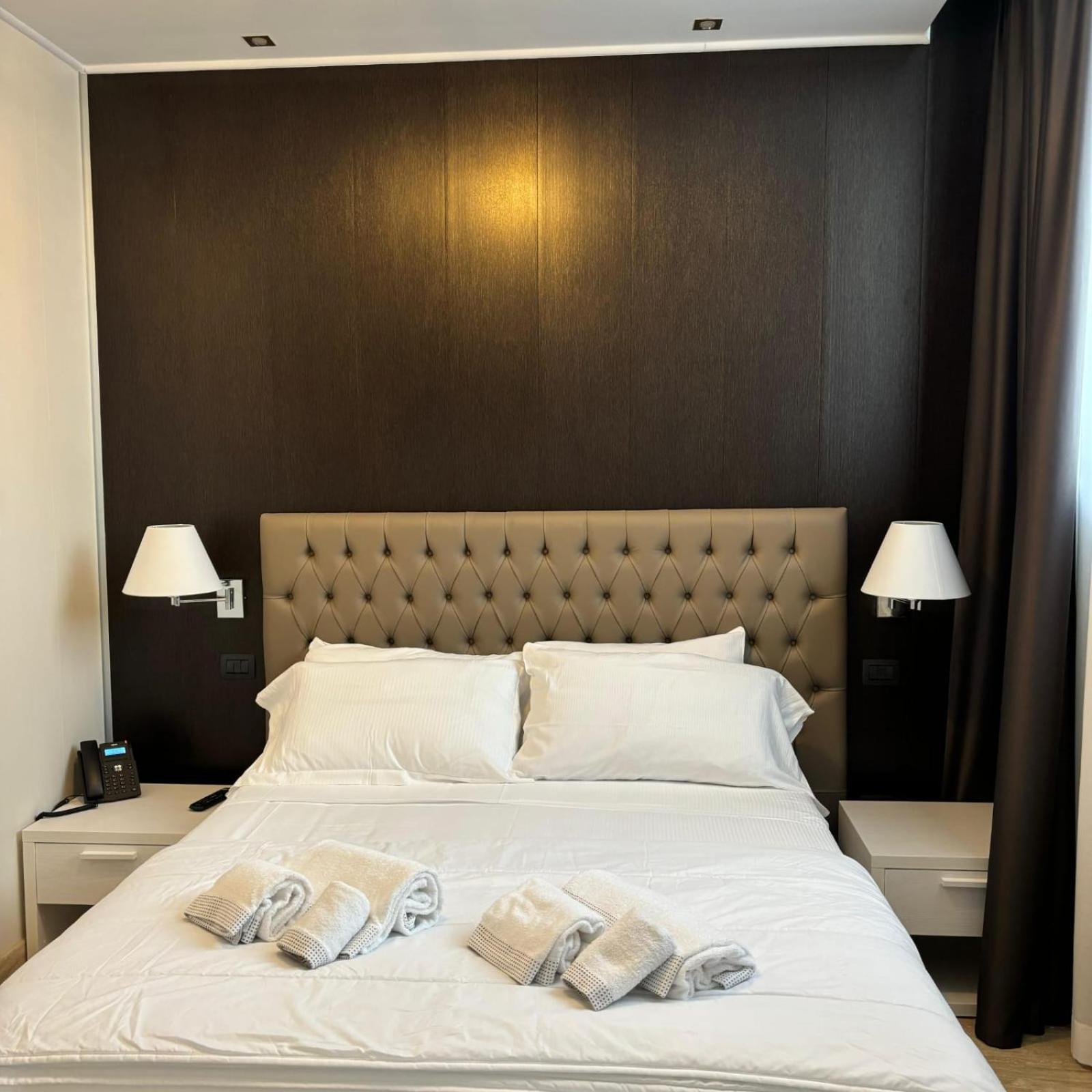 Hotel Donna Crescenza โลโกโรตอนโด ภายนอก รูปภาพ